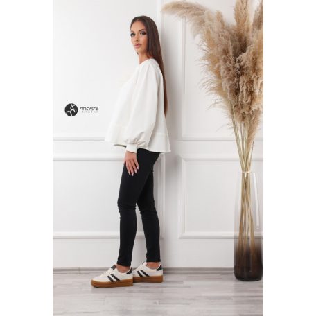 Virágos pulcsi fehér