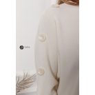 Rövid ujjú, nagy gombos kötött felső bézs