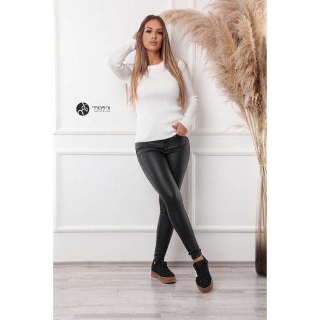 Bordás anyagú kötött felső fehér