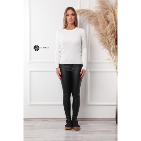 Bordás anyagú kötött felső fehér