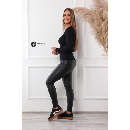 Bordás anyagú kötött felső fekete