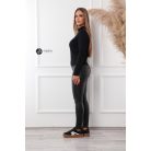 Magas nyakú anyagában csíkos kötött pulcsi fekete