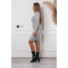 Félgarbós nyakú ^ mintás kötött ruha szürke