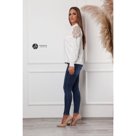 Gyöngyös vállú kötött pulcsi fehér